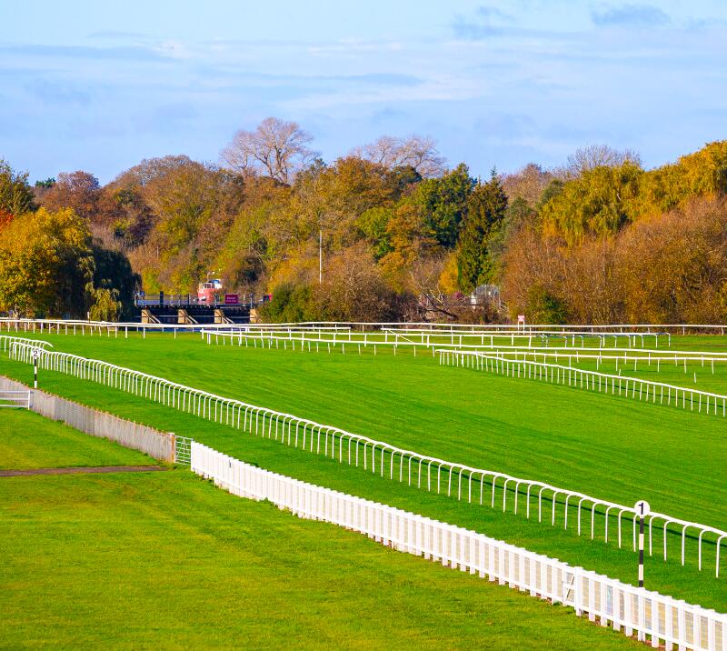 Jump Racing Returns Royal Windsor Racecourse