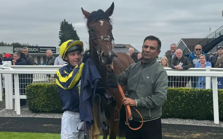 The Wicked Wolf Wins at Bath racecourse